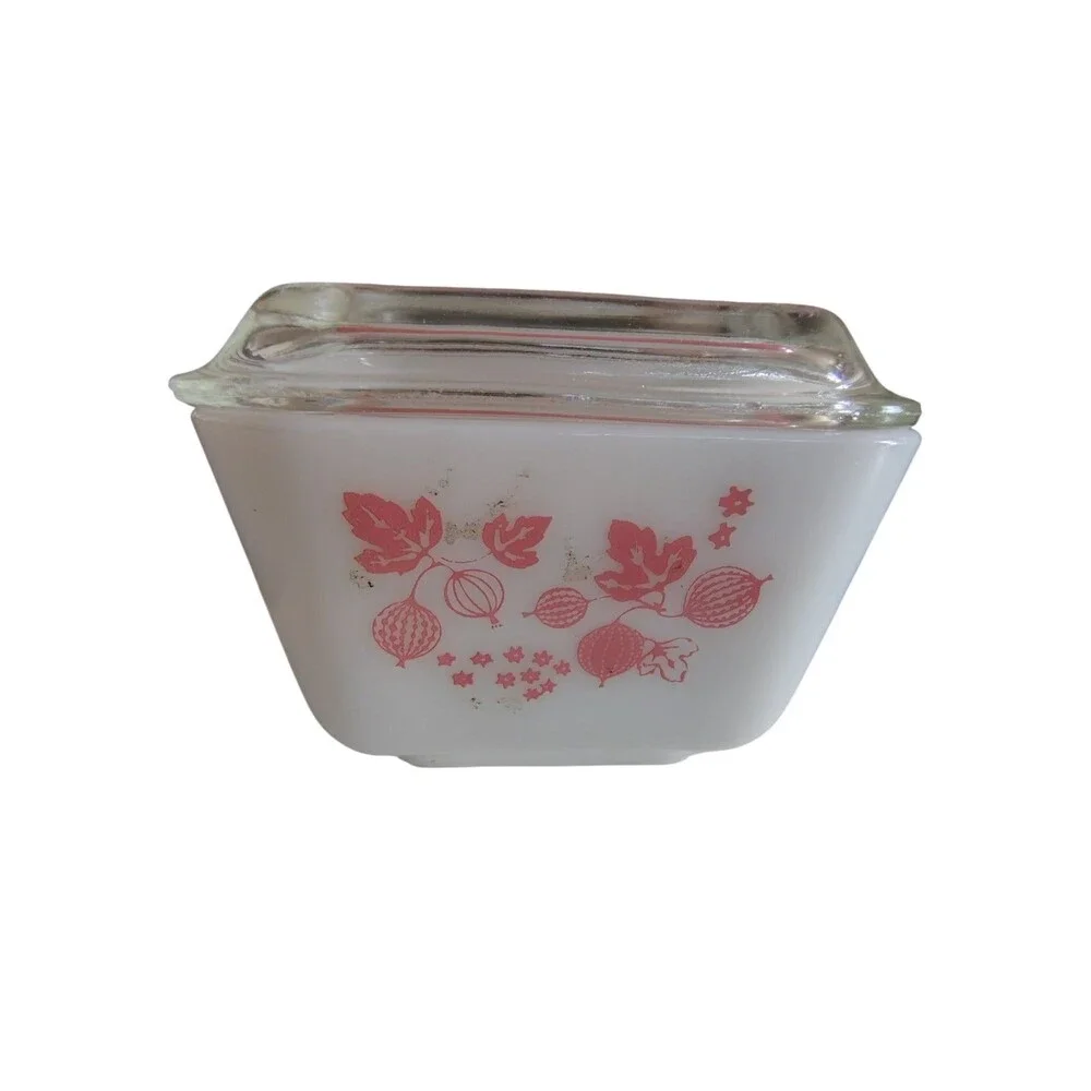 Pyrex ***small chip